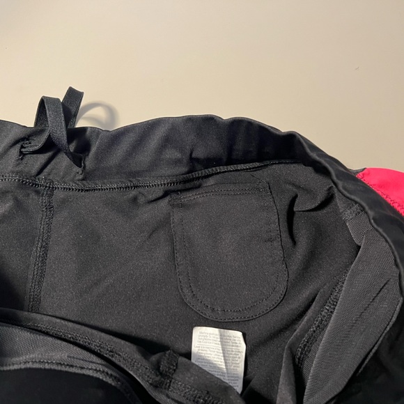 5 Champions running shorts w built in inner shorts and pockets - Picture 4 of 11